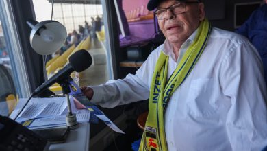 Photo of Rein de Vries: Al bijna veertig jaar stadionomroeper van Cambuur