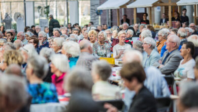 (Afbeelding alt‑tekst: “Bevrijdingsontbijt voor 75-plussers bij NHL Stenden in Leeuwarden”)
